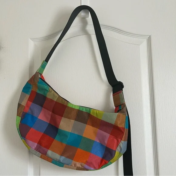 NEW BAGGU Madras Medium Crescent Bag - Picture 2 of 4